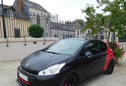 918px-Peugeot_208_GTi_30th_by_Peugeot_Sport_(1).jpg