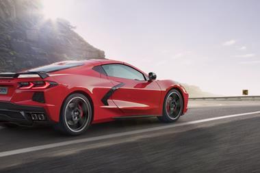 2020-Chevrolet-Corvette-Stingray-002