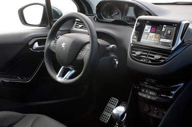 Peugeot 208 (1)