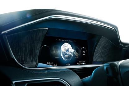 Visteon_instrument_cluster_on_Lincoln_Navigator.jpg