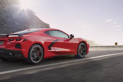 2020-Chevrolet-Corvette-Stingray-002