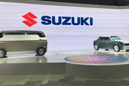 Suzuki twins - side - Tokyo 2019