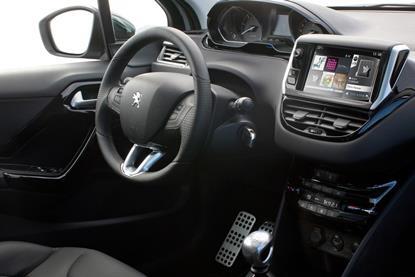 Peugeot 208 (1)