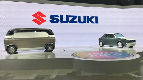 Suzuki twins - side - Tokyo 2019