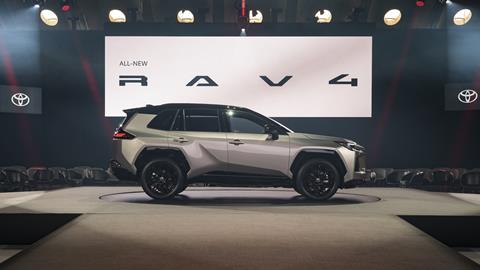 RAV4-on-stage-03