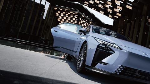 20250416-lexus410d-exterior1-16x9-small