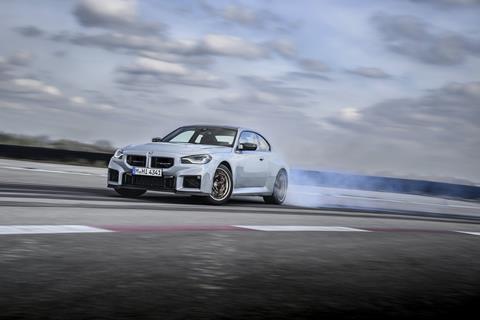 P90600856_highRes_the-new-bmw-m2-cs