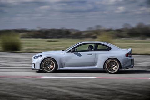 P90600854_highRes_the-new-bmw-m2-cs
