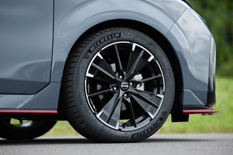 0701 NISSAN AURA  NISMO_025-1200x800