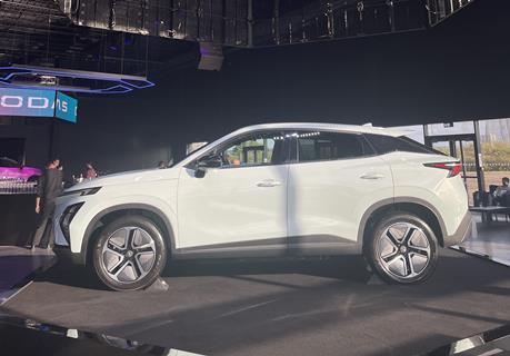 Omoda E5 side profile