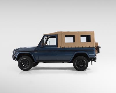 3_Blue G-Wagon_Studio_Exterior_Aladenise