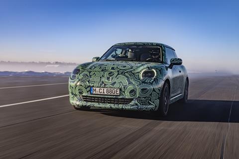 P90548512_highRes_mini-cooper-se-with-