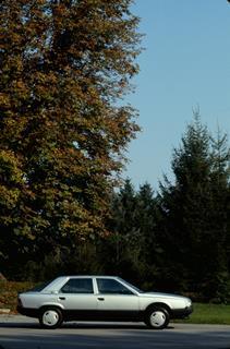 Renault 25 - side
