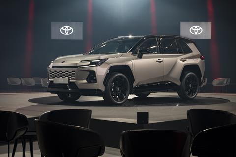 RAV4-on-stage-02