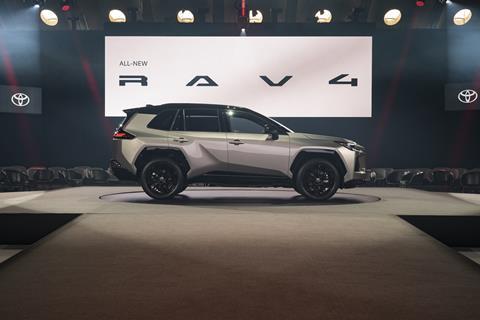 RAV4-on-stage-03