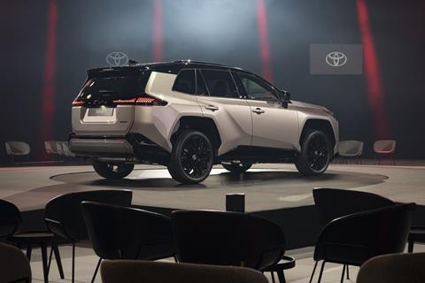 RAV4-on-stage-05
