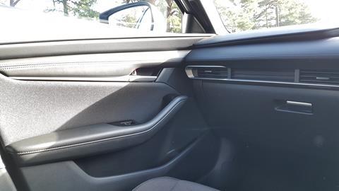 CDN_Mazda3-Driven_interior_4
