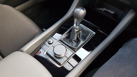 CDN_Mazda3-Driven_interior_8
