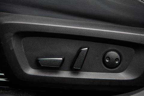 Mitsubishi Outlander interior 10