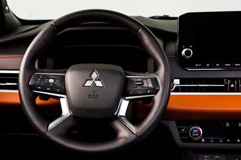 Mitsubishi Outlander interior 4