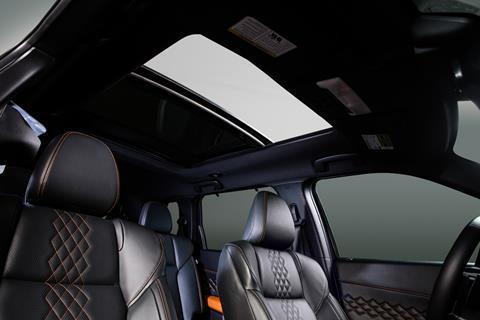 Mitsubishi Outlander interior 12