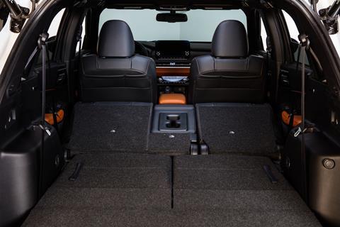 Mitsubishi Outlander interior 17