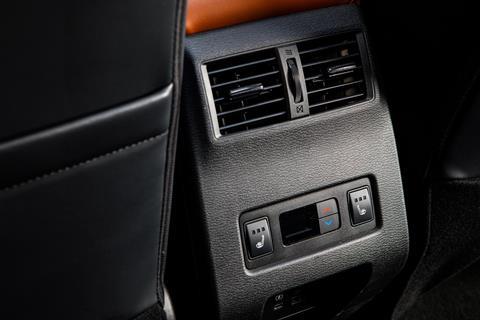 Mitsubishi Outlander interior 11