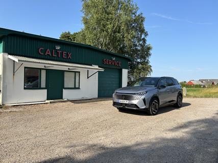 Peugeot e-5008 Caltex garage