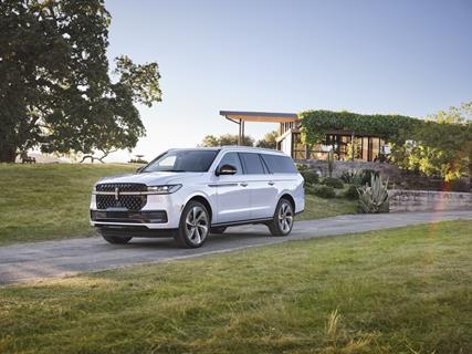 2025 Lincoln Navigator L Black Label Crystal White_01