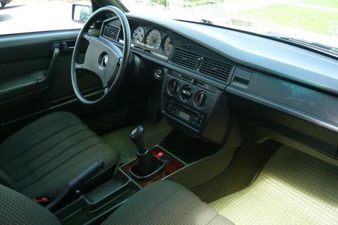 1984 Merc 190E - int dash & seats