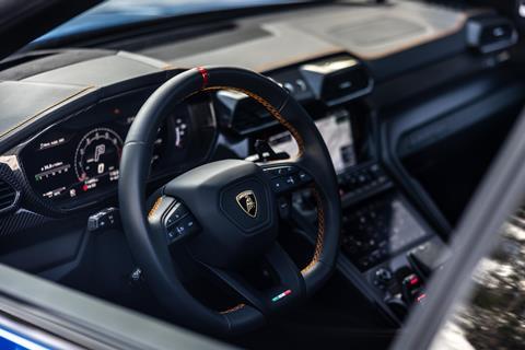 Lamborghini Urus 2023 steering wheel badge