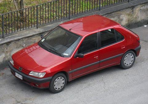 1024px-1996_Peugeot_306